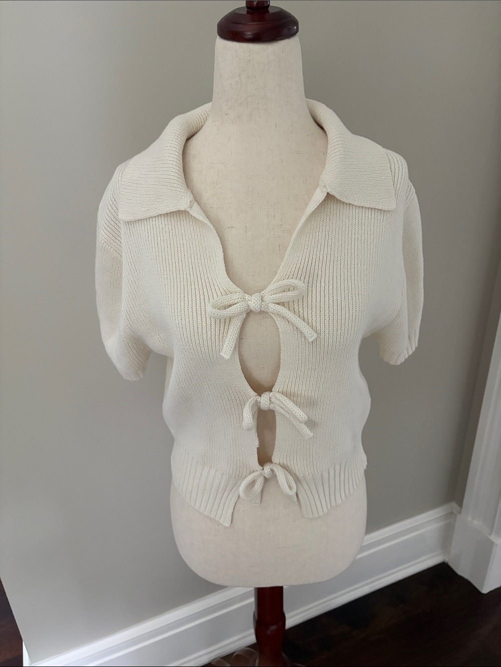 Zara Cream Tie-Front V-Neck Short Sleeve Knit Sweater